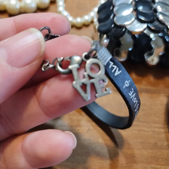 Job Lot of 18 Bracelets, Various Styles & Colours, Stretch, Bangle - Picture 5 of 15